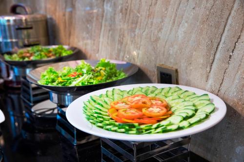 Makanan di atau berdekatan hotel