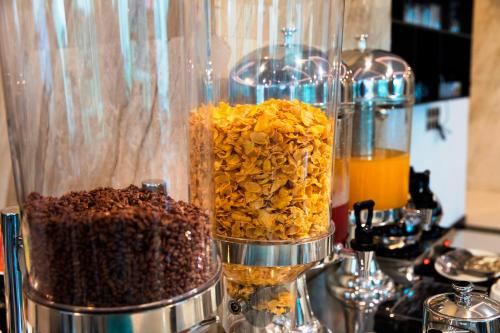 Makanan di atau berdekatan hotel
