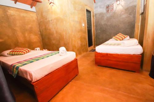 a room with two beds in a room at Negombo The Nature Villa and Cabanas in Negombo