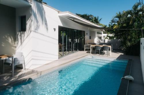 Piscina a PALM VILLAS o a prop
