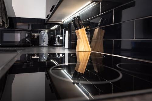 a kitchen with a knife holder on the counter at Newly Renovated 2 Bed Ground Floor Flat in Southampton