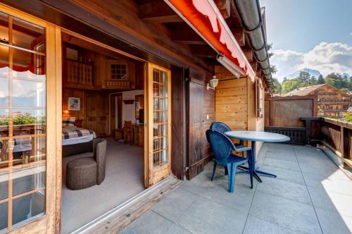 Ein Balkon oder eine Terrasse in der Unterkunft Alpe Fleurie Hôtel & Restaurant