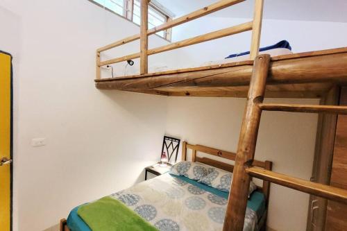 En eller flere senge i et værelse på Republika Airbnb