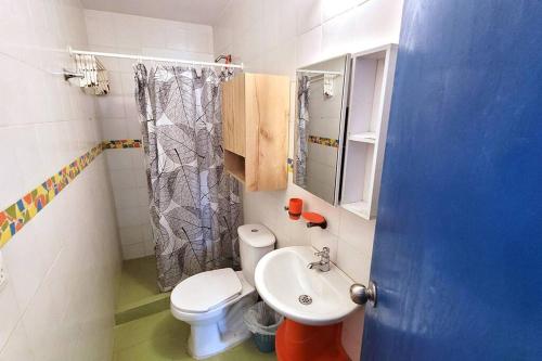 Et badeværelse på Republika Airbnb