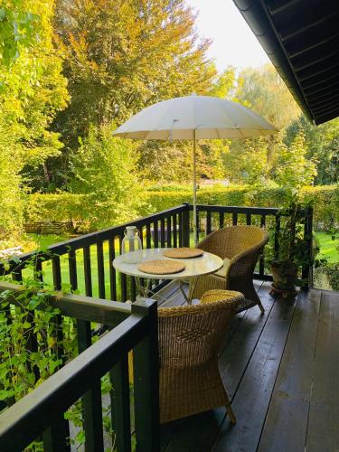 Balkoni atau teres di Ferienstudio-Apartment Tausendfreund "adults only" am Chiemsee