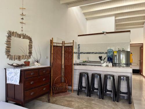 a kitchen with a sink and a counter with stools at Apartamento North Wind in San Andrés