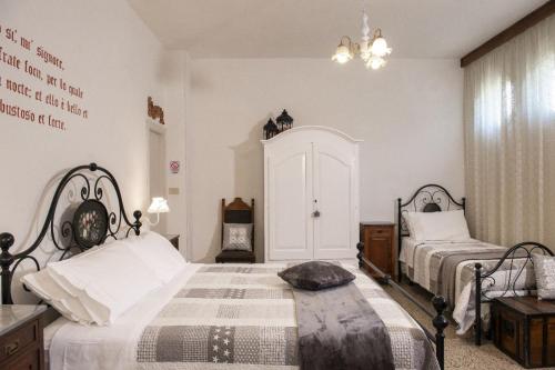 Ένα ή περισσότερα κρεβάτια σε δωμάτιο στο Casa Giovanni XXIII Assisi