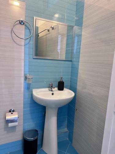 a bathroom with a sink and a mirror at Sevilia Rooms in Qeparo
