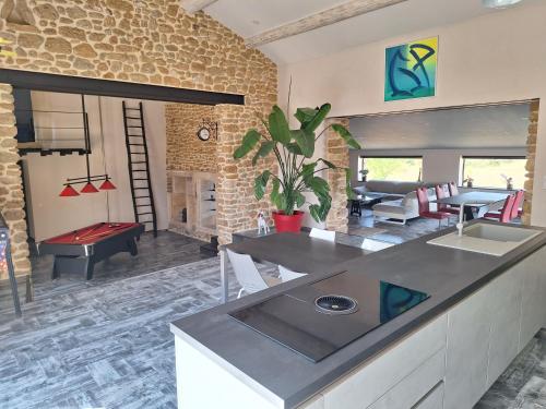 Φωτογραφία από το άλμπουμ του Chez Véro chambres d'hôtes & Maison en pierre contemporaine σε Suze-la-Rousse