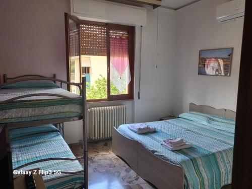 a bedroom with two bunk beds and a window at B&B Figura Apartments in Borgo San Lorenzo