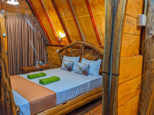 Postel nebo postele na pokoji v ubytování Wooden Cabana Sigiriya