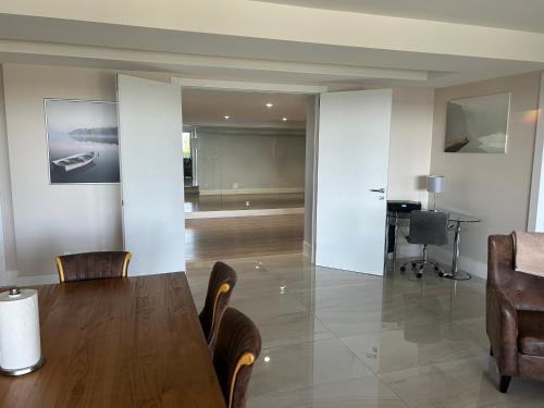 Χώρος καθιστικού στο Luxury accomodation in West Vancouver