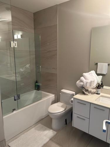 Ένα μπάνιο στο Luxury accomodation in West Vancouver