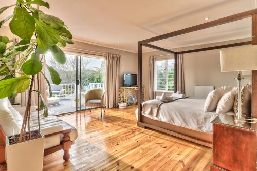 a bedroom with a bed and a large mirror at Maple Residence in Cape Town