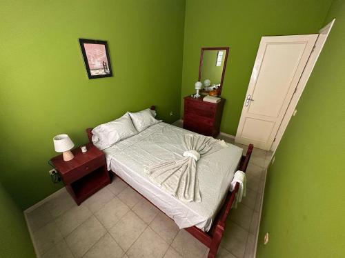 Postel nebo postele na pokoji v ubytování Djon’s place