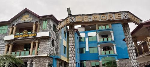 Club De More Lodge