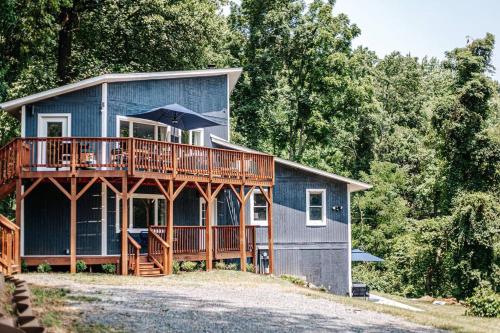 Gallery image of Harmony Ridge Hideaway: mountain retreat w/hot tub in Front Royal