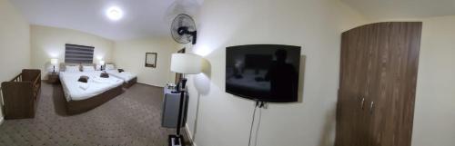Petra Hills Houseにあるテレビまたはエンターテインメントセンター