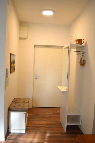 a room with a white door and a wooden floor at Gemütliche Ferienwohnung - Prein an der Rax in Prein an der Rax