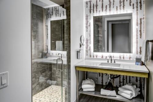 a bathroom with two sinks and a shower at Red Hawk Resort & Casino in Placerville