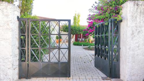 an open gate to a garden with flowers at Mediterranean house with beautiful garden in Karlovasi