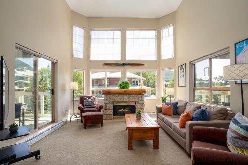 Ideally located lofted 3 Bedroom Suite