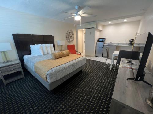 a bedroom with a bed and a kitchen with a table at Beachside Resort Motel in St Pete Beach