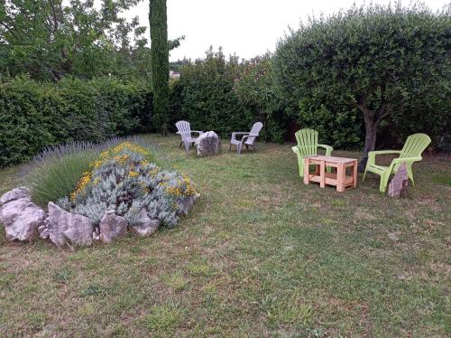 Κήπος έξω από το Anduze Gîte Les Bambous au "Petit Clos des Cigales"