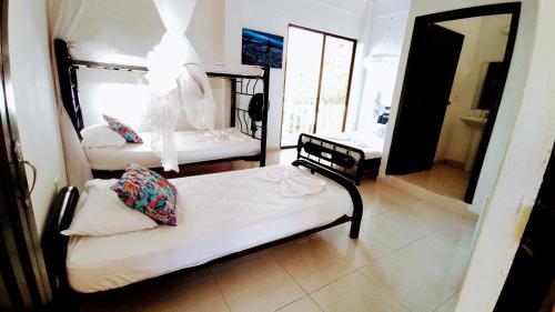 a bedroom with a bed and a mirror in a room at FINCA VILLA MAGALY en medio de la Naturaleza in Melgar
