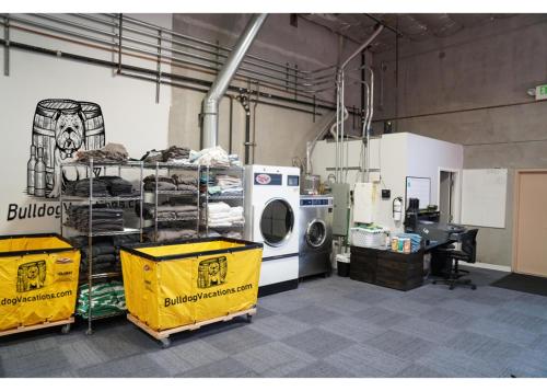 a laundry room with a washing machine and a washer at Magic Mountain 4 Bedroom 3 Bath Escape Modern Home in Santa Clarita