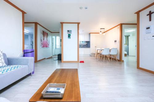 A Four Leaf Clover House_3