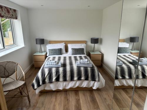 Postel nebo postele na pokoji v ubytování Glastonbury Vista