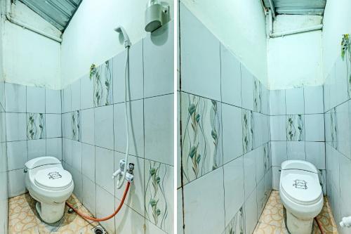 - Baño con 2 aseos en una habitación en OYO Life 91682 Homestay Sriti en Kalibanteng-kidul