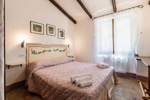 En eller flere senge i et værelse på Tenuta Querce Grosse- Le Dimore