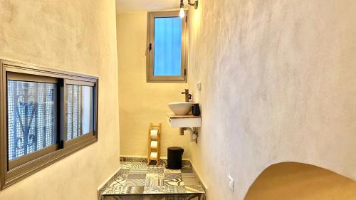 Gambar di galeri bagi Knight house Akko di ‘Akko