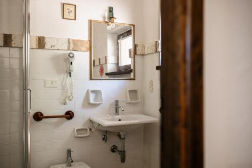 Et badeværelse på Tenuta Querce Grosse- Le Dimore