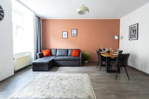 N14 Enjoy Apartments, AC ,quiet street, two bedrooms sleeps 6, very Spacey