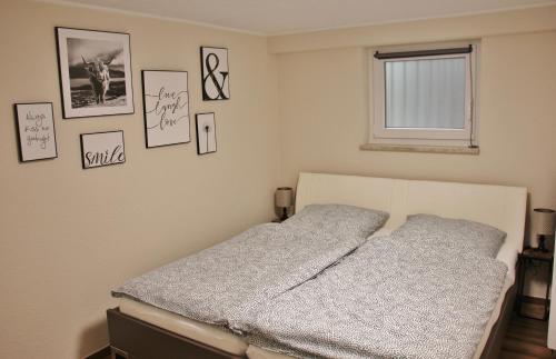 Postel nebo postele na pokoji v ubytování Ferienwohnung am Rosenberg
