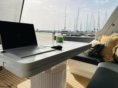 MotorYacht 21 avec équipage photo 42