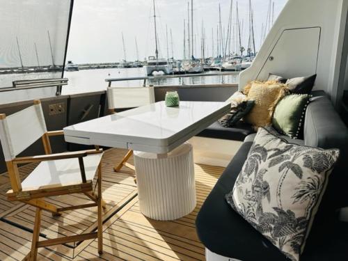 MotorYacht 21 avec équipage photo 31