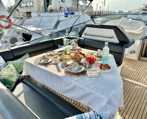 MotorYacht 21 avec équipage photo 39