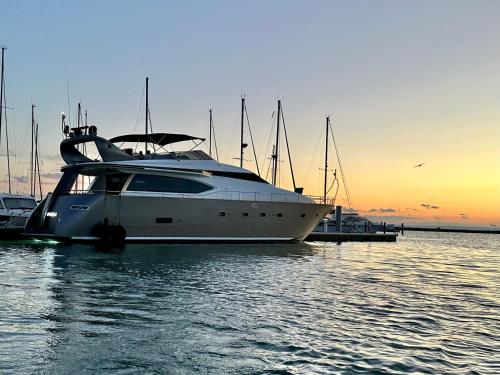 MotorYacht 21 avec équipage photo 10