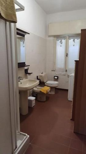 Vonios kambarys apgyvendinimo įstaigoje Appartamento incantevole a 100mt dal mare