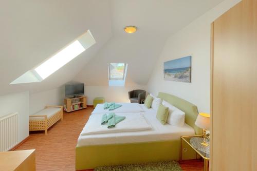 a bedroom with a large bed in a attic at Maria Gabriele Karlstrasse 6b Ferienwohnung 12 in Kolpinsee