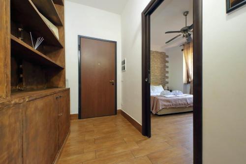 a hallway with a door leading to a bedroom at Vatican Flat Cozy with Private Court in Rome