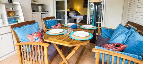 a dining room table with chairs and a couch at Studio Mer 2/3 à 4 pers - face à la mer in Courcelles Sucrerie