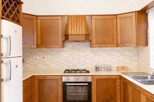 Η κουζίνα ή μικρή κουζίνα στο Gudja - Lovely 3 bedroom unit with own private entrance