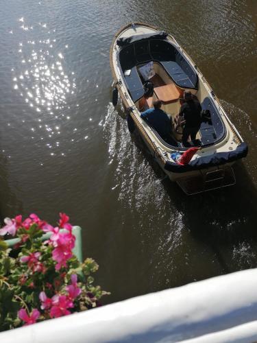 a group of people in a boat in the water at Prachtige vakantievilla Burdaard in Burdaard
