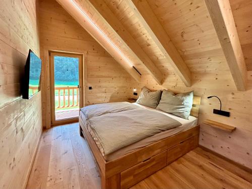 Postel nebo postele na pokoji v ubytování Das Grünhaus - Dein Chalet in Grünau im Almtal