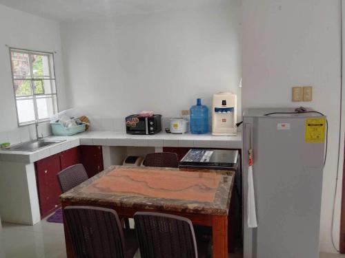 Kuchyňa alebo kuchynka v ubytovaní Cebu 2 Bedrooms House -WIFI